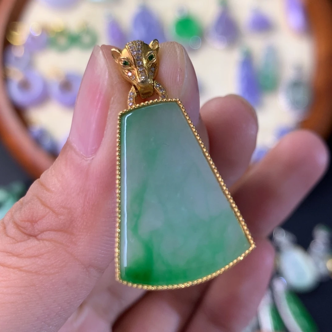 翡翠颈饰18K金镶嵌吊坠