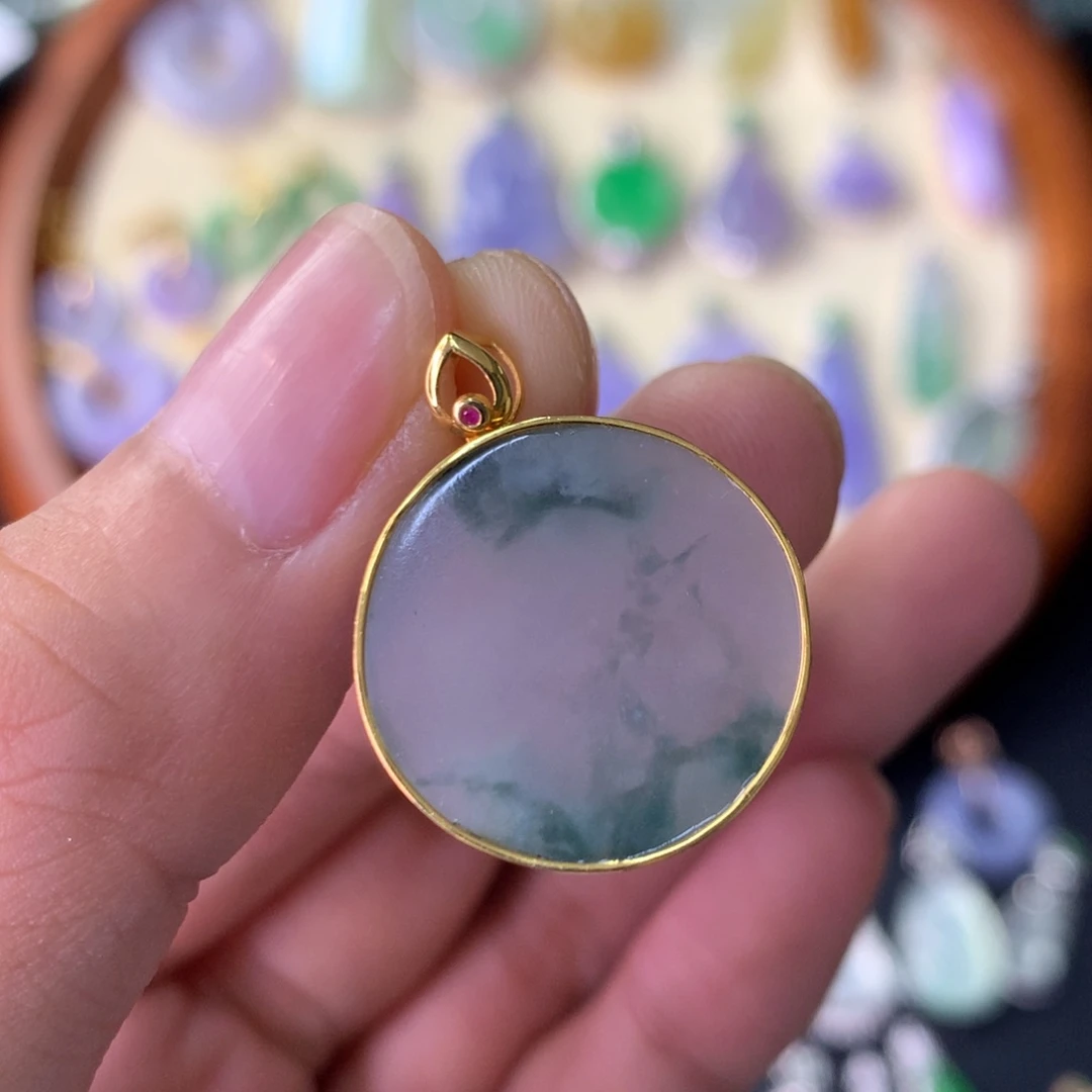 翡翠颈饰18K金镶嵌吊坠