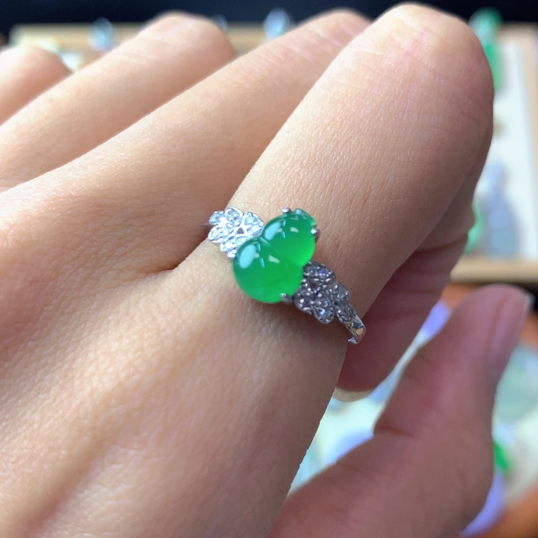 翡翠戒指18K金镶嵌戒指