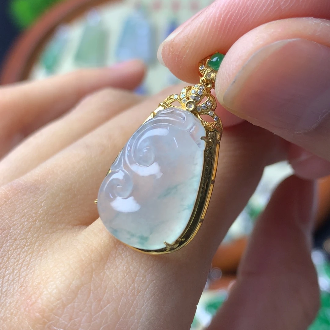 翡翠颈饰18K金镶嵌吊坠