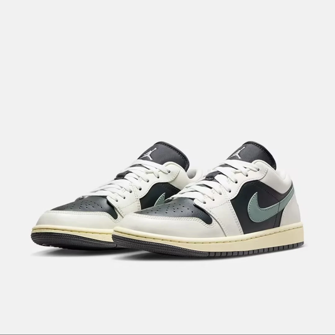 NIKE/耐克【万象】AIR JORDAN 1女子低帮板鞋AJ1休闲鞋DC0774-001