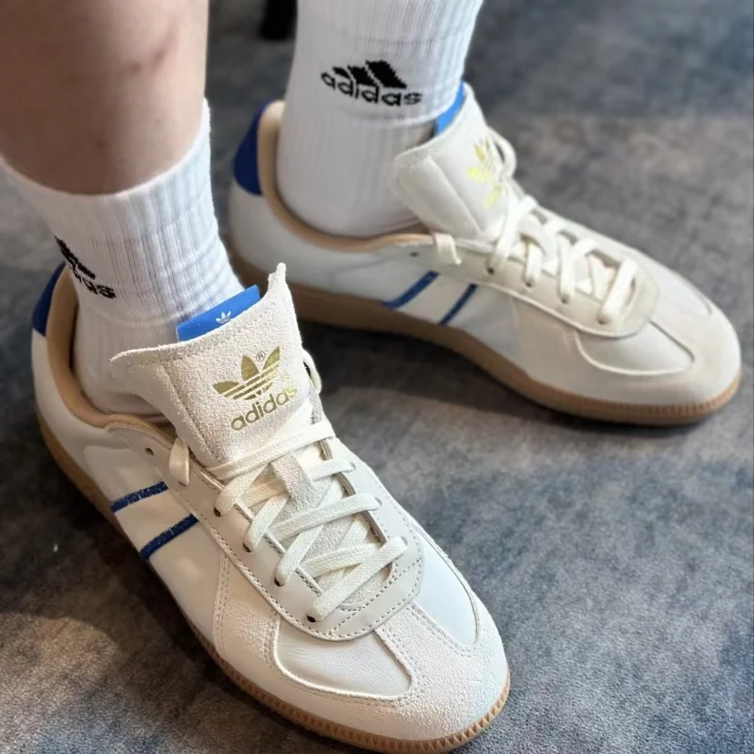 adidas/阿迪达斯【壹方城AD】/三叶男女鞋休闲时尚板鞋HQ6457