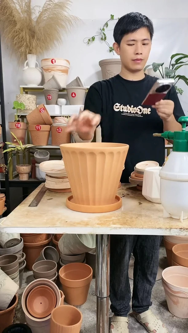 【闪购商品】红陶20CM以下23*21红陶甜筒盆 1盆1托