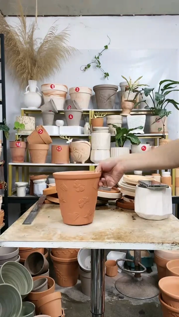 【闪购商品】红陶20CM以下17*18红陶浮雕蝴蝶 1盆无托