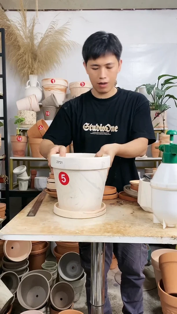 【闪购商品】红陶20CM以下23*21灰白陶 1盆1托