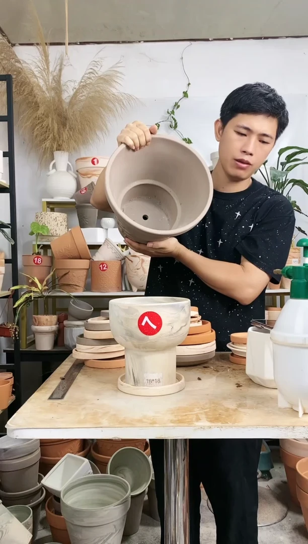 【闪购商品】红陶20CM以下18*18灰白陶火锅盆 1盆1托