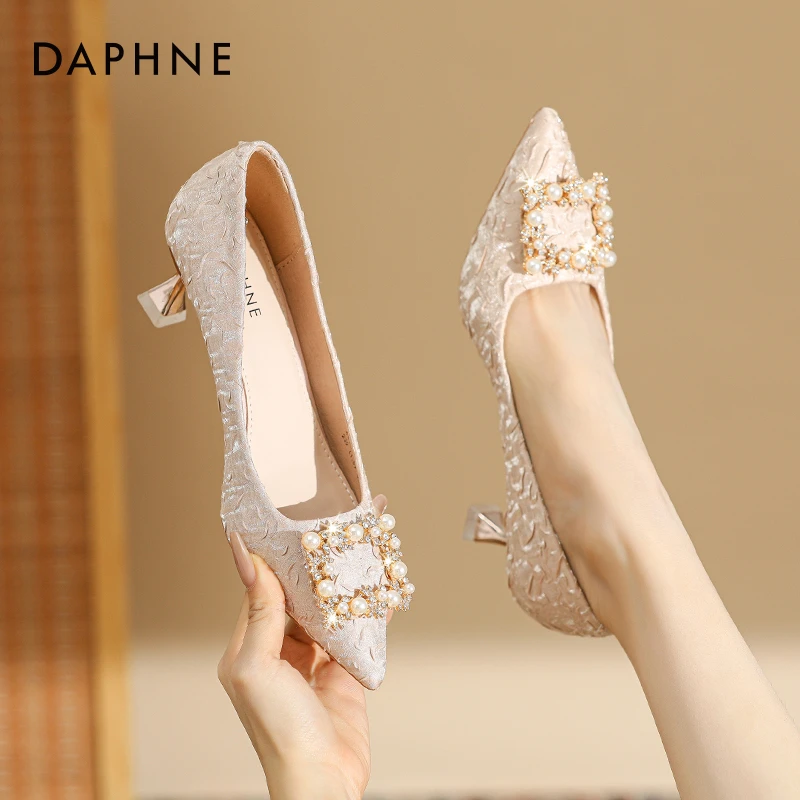 达芙妮2025新款珍珠水钻高跟鞋气质单鞋女细跟性感尖头百搭新娘鞋