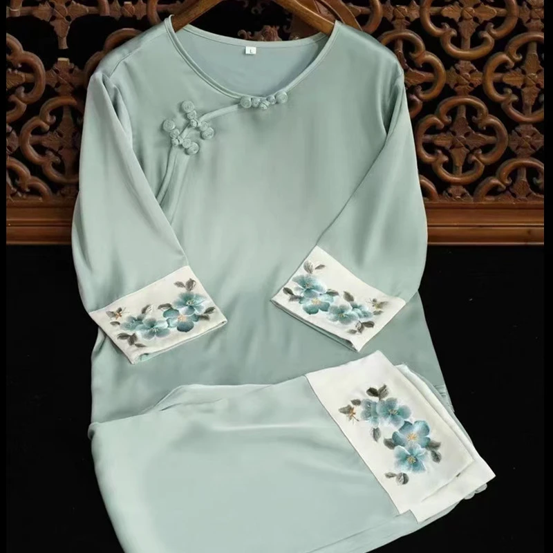 青绿色正宗高端垂坠丝滑苏绣睡衣气质时尚宽松女士中国风斜襟民国