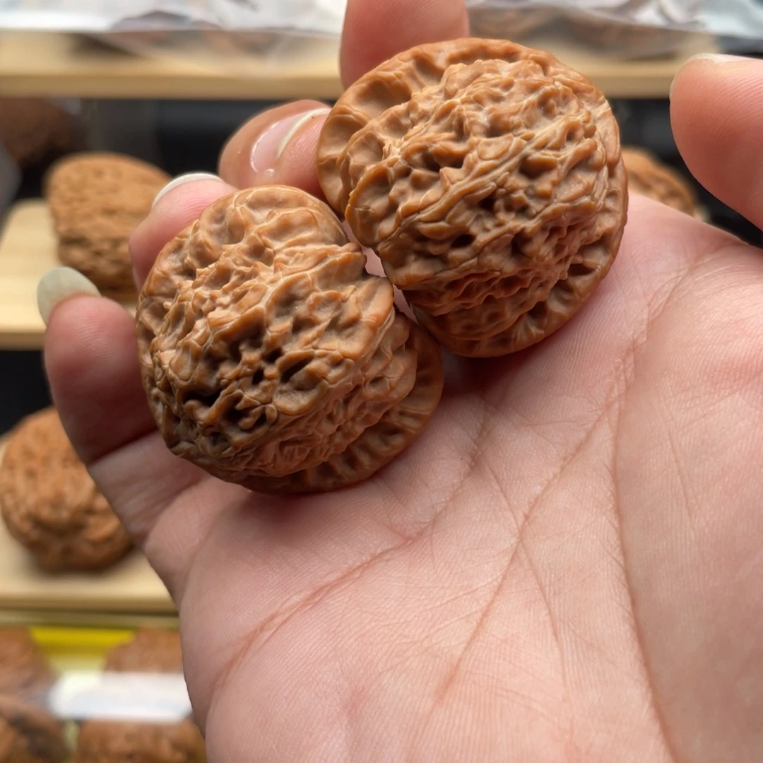 文玩核桃吊坠蓝**想文玩三角白39，350