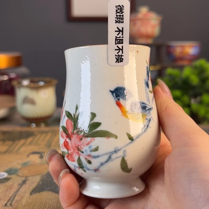 摆件景德镇陶瓷茶杯里