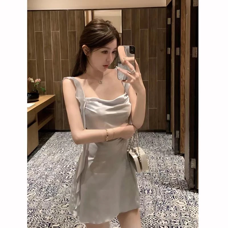 InoStudio【香氛缪斯】露背吊带连衣裙女夏方领纯欲辣妹缎面仙女裙