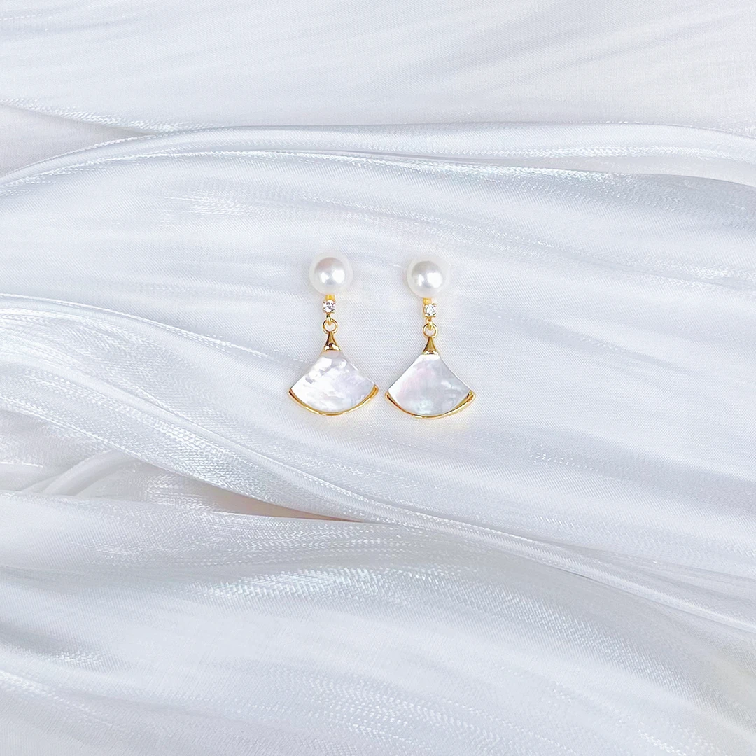 【5A级 S925银针镀18K金】7mm天然淡水珍珠耳饰扇形白贝SJ055