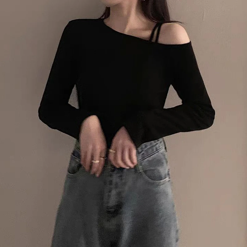 黑色露肩长袖t恤女春季24新款设计感小众修身显瘦内搭一字肩上衣