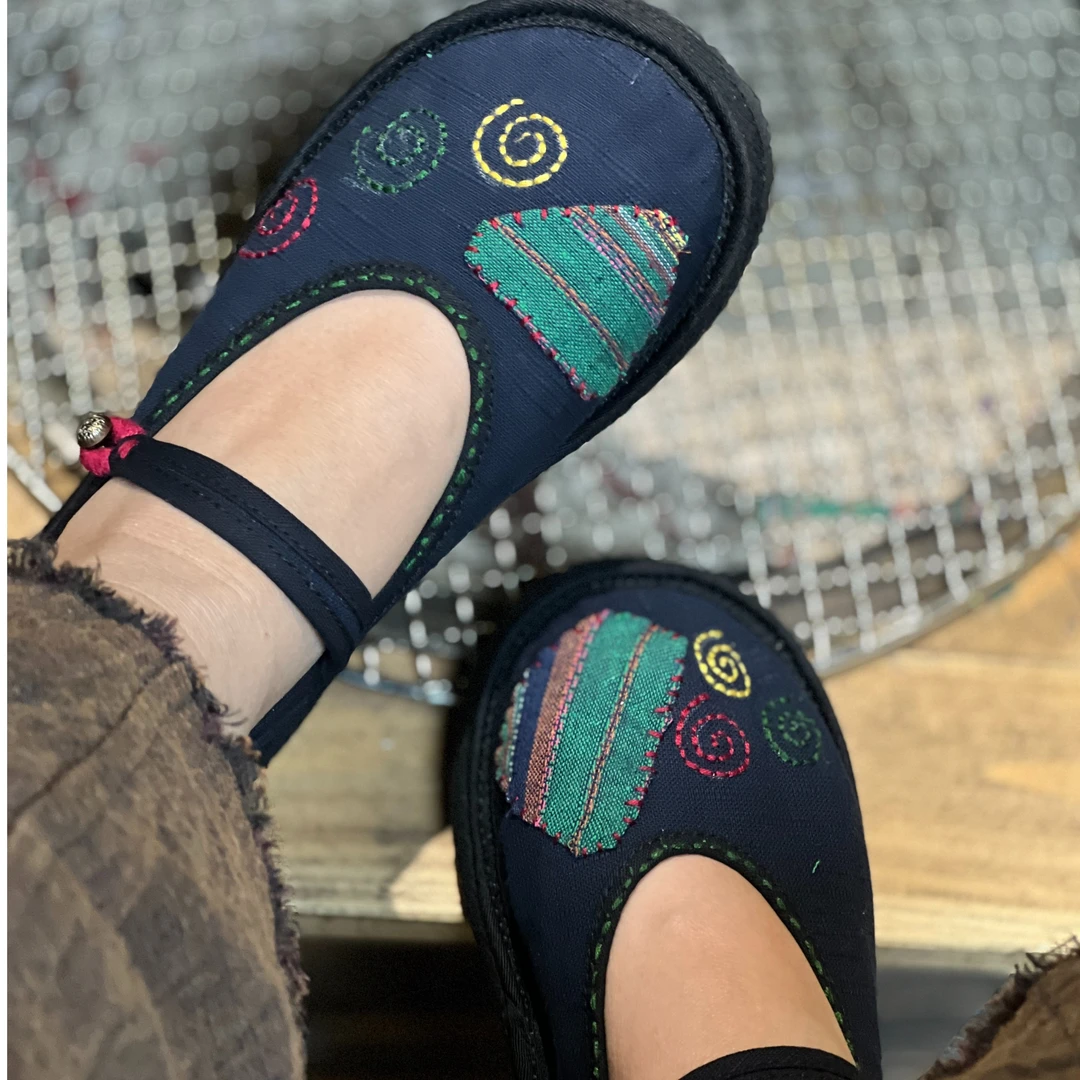 二囍古朴230608私人定制手工刺绣彩运财运转运好运连连布鞋