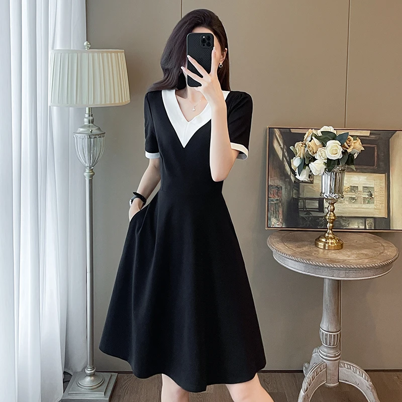 法式拼接V领短袖连衣裙女夏装2024新款气质减龄收腰黑色休闲裙子