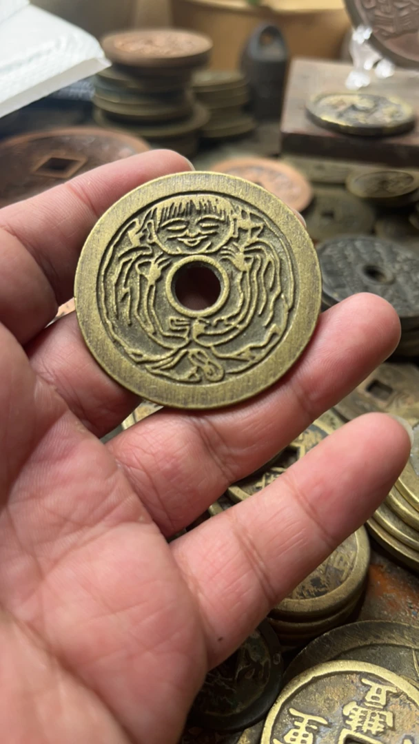 工艺品花钱一团和气背刘海戏金蟾黄铜材质翻砂工艺