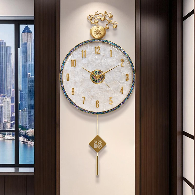 2025新款中式客厅家用简约贝壳装饰挂墙时钟黄铜石英钟表静音挂钟