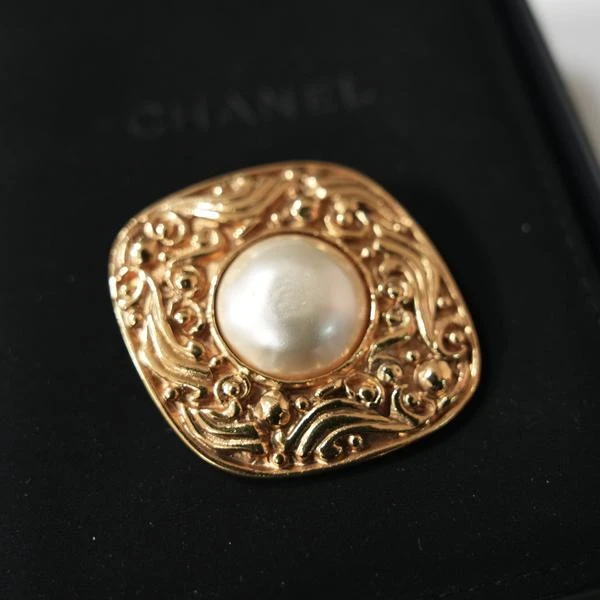95新 Chanel/香奈儿 CHANEL浮雕菱形珍珠胸针