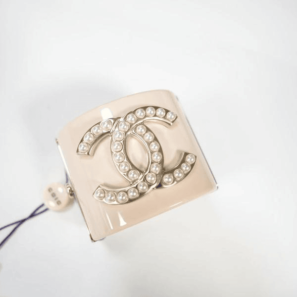 Chanel 珍珠双C浅粉色手镯