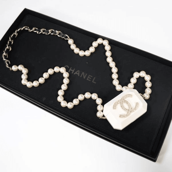 Chanel高级手工坊耳机包包项链