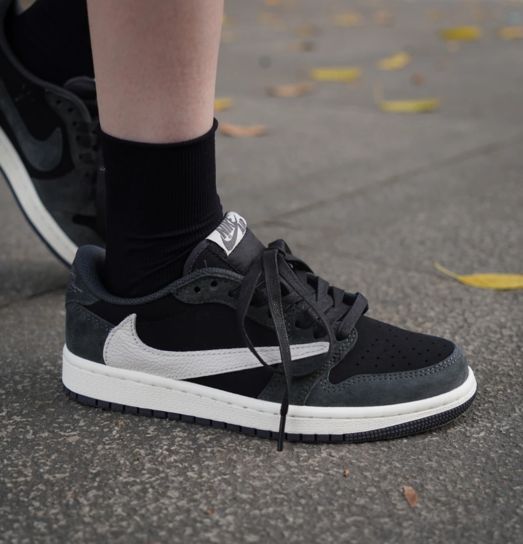 NiKE/耐克Aj1黑灰倒勾麂皮男女休闲鞋【定制球鞋】
