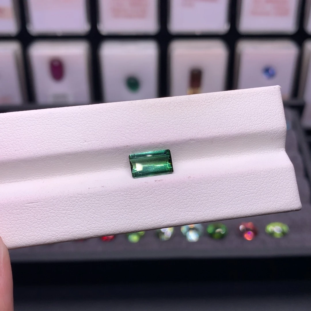 绿色碧玺裸石未镶嵌1.5克拉