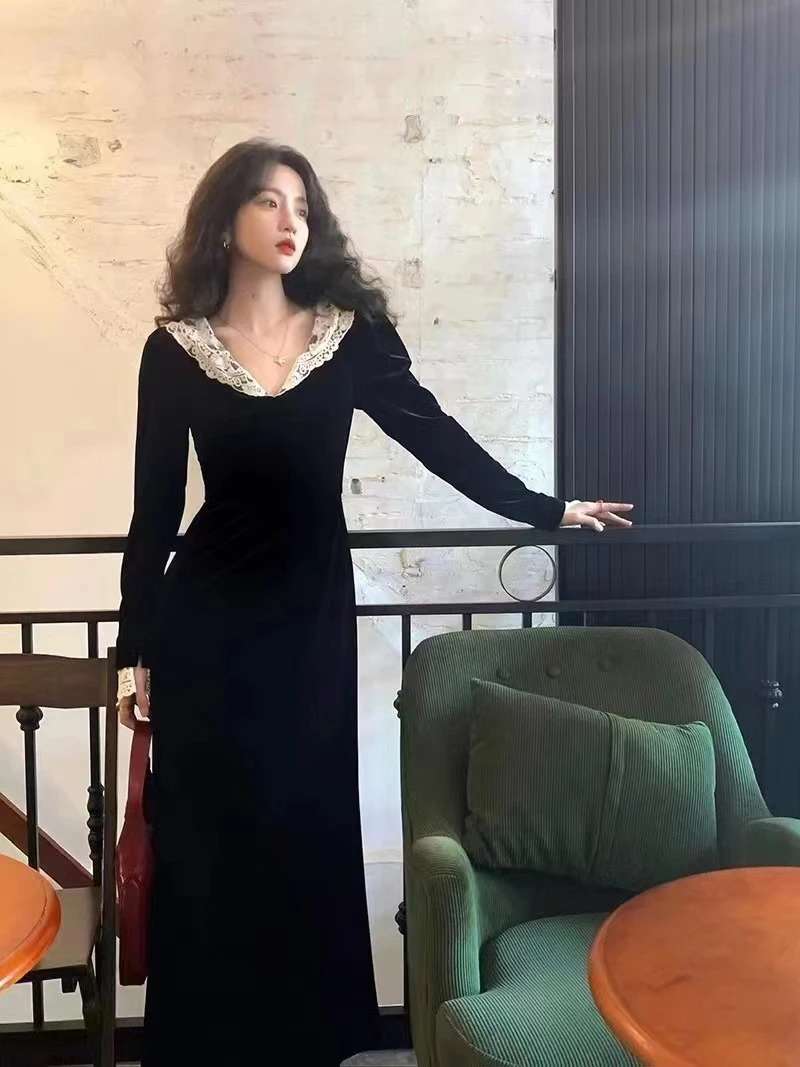 年会战袍赫本风小黑裙秋冬女神范气质黑玫瑰花边丝绒连衣裙时尚