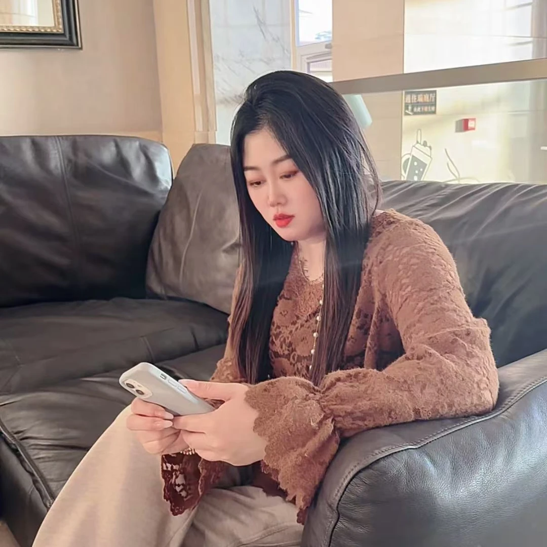 韩系纯色公主蕾丝打底网红洋气时尚休闲百搭镂空小衫上衣气质长袖