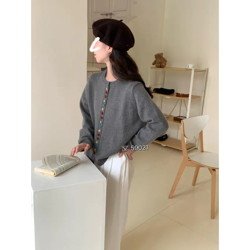 2024服饰秋款经典百搭时尚舒适显瘦圆领七彩扣毛衣开衫59021