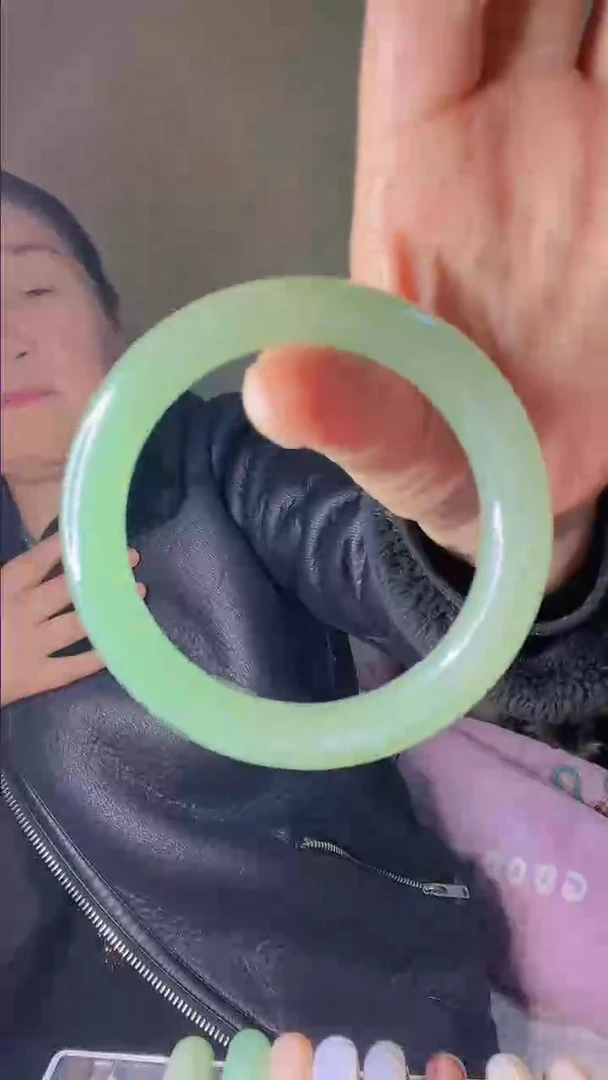 【闪购商品】东陵石手镯未镶嵌美人条半山半水56+