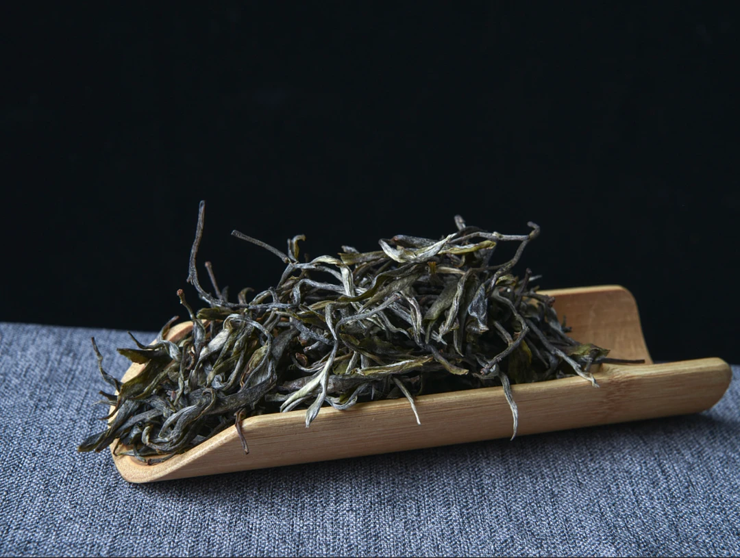 【精品】2016年 景迈大平掌千年大古树 头春 生茶