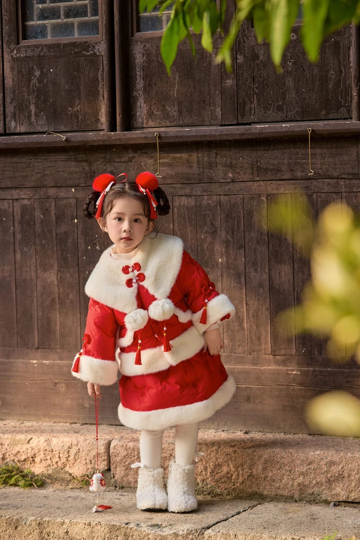 【年货大促】女童白鸭绒国风毛球毛领珍珠盘扣新年保暖羽绒服套装