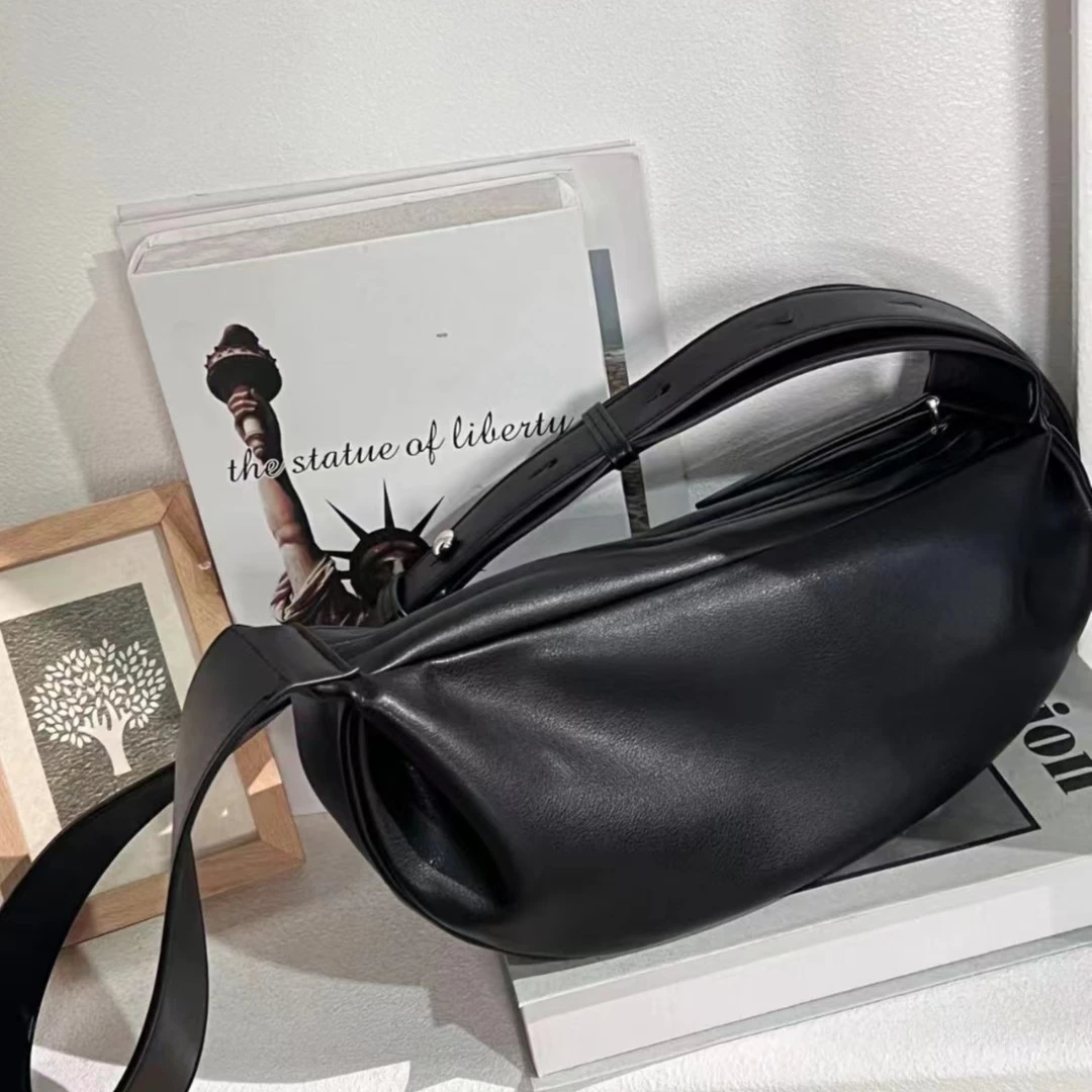 【PGXIAOM】润秀定制黑色饺子包B23208