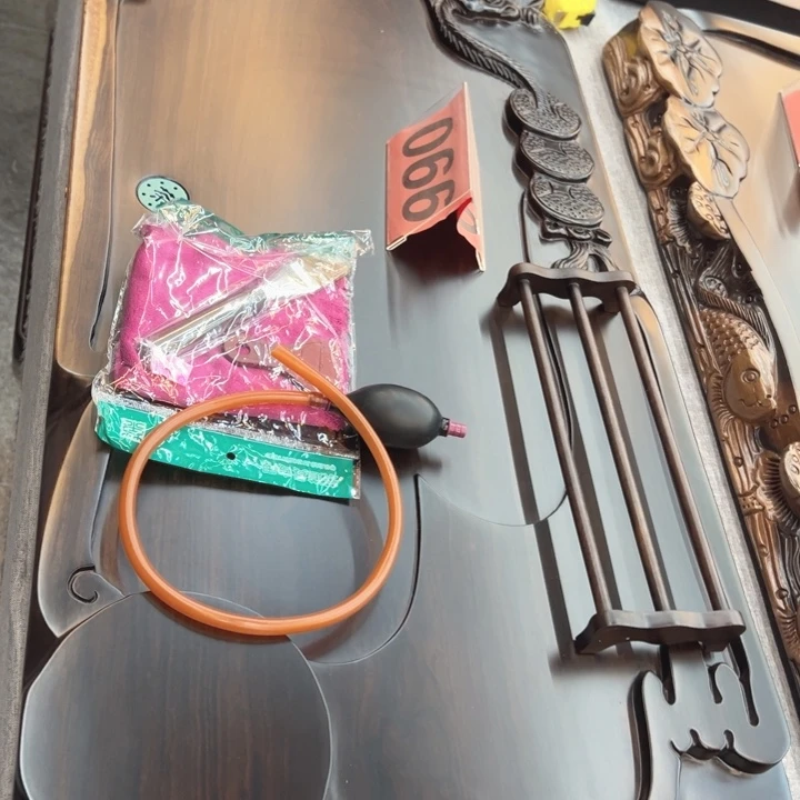 黑檀木。 金元宝90.45送三条杯架