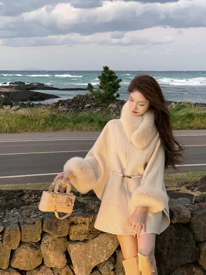 白色毛呢斗篷毛毛大衣女2024秋冬新款气质名媛腰带外套女冬款加厚