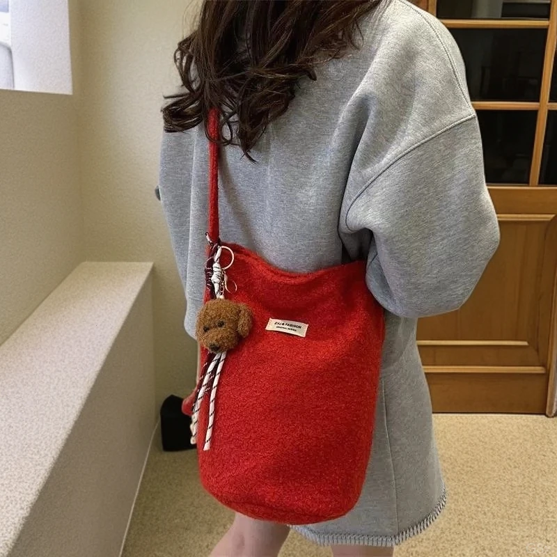 冬季毛呢大容量包包女2025新款潮韩国水桶包大容量斜挎托特包百搭