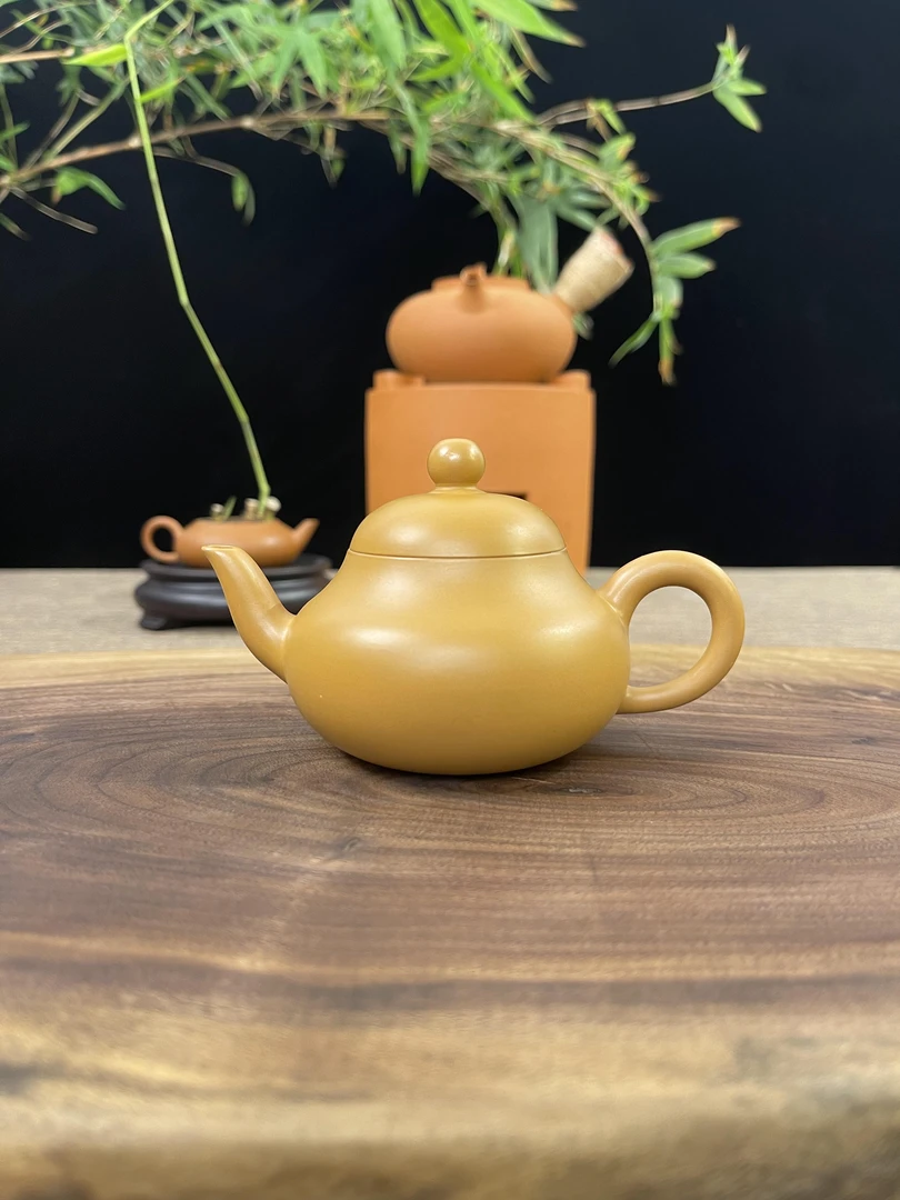 《黄金-梨壶》章永亮制本土原矿黄朱泥功夫茶薄胎壶纯手工潮州手拉
