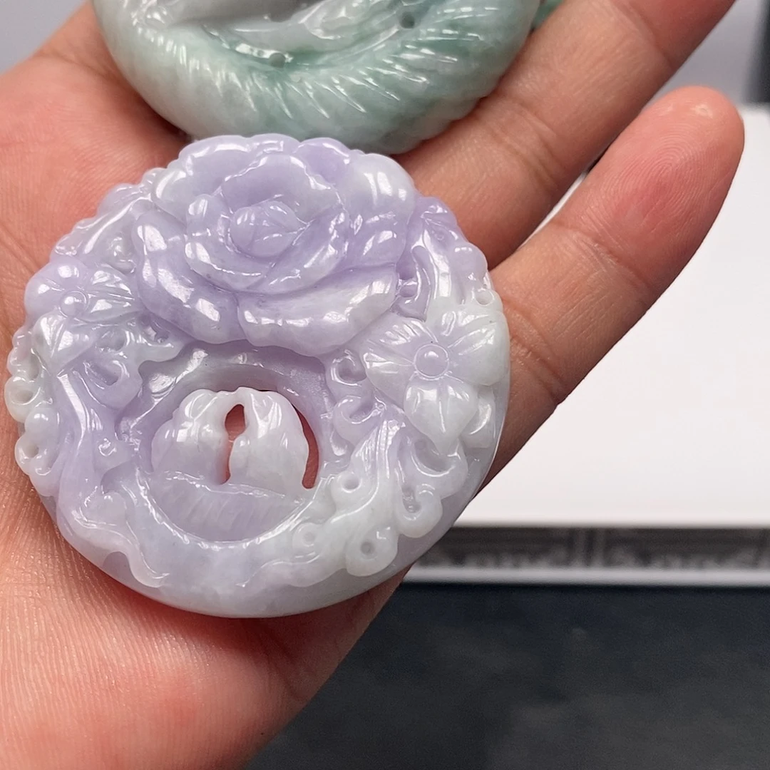 翡翠颈饰未镶嵌涛*