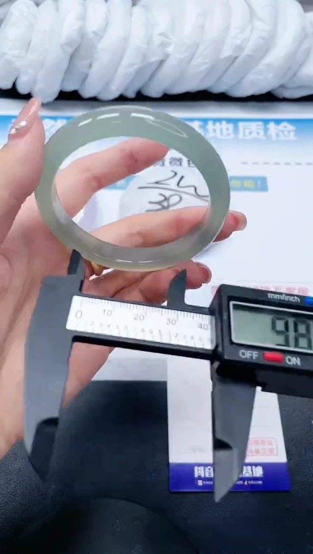 【闪购商品】石英质玉手镯未镶嵌20K112-54