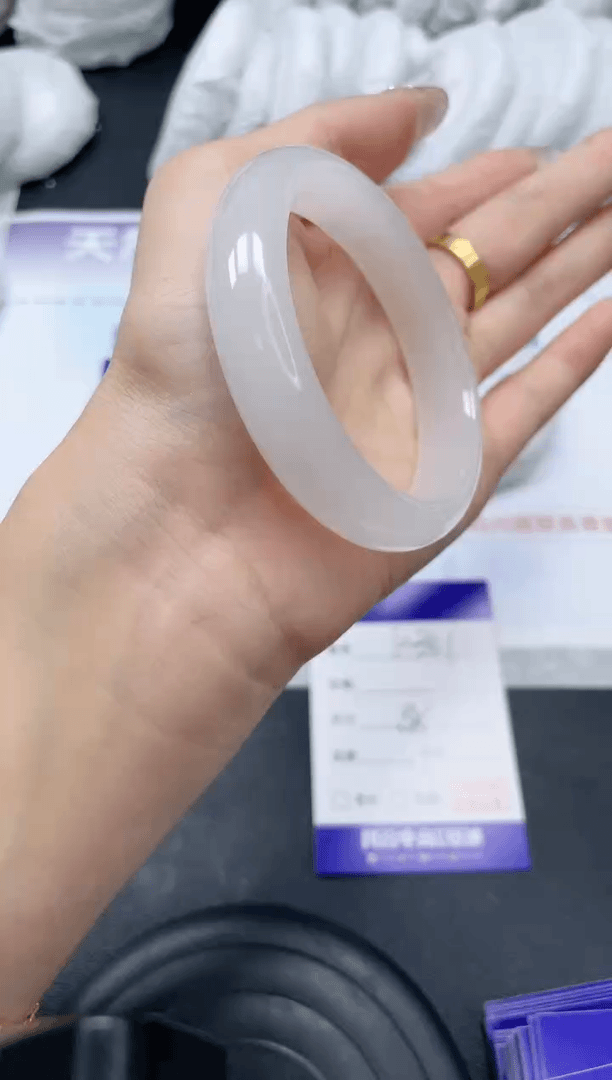 【闪购商品】石英质玉手镯未镶嵌23K341-55