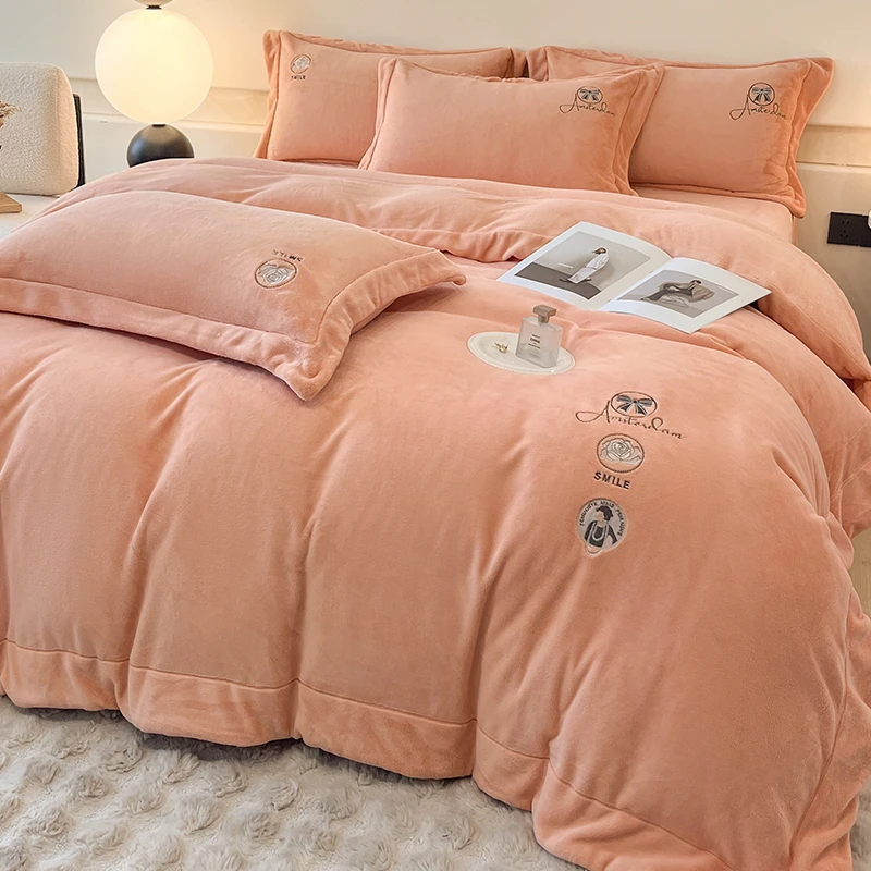 320克全消光母婴A类刺绣牛奶绒四件套纯色轻奢加厚绒面绣花被套