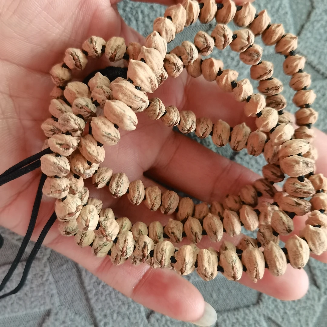 精品大红唇百香籽双线脖挂