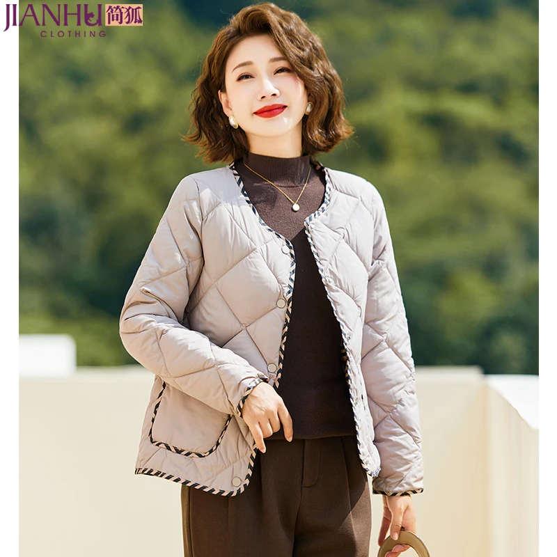 中年妈妈秋冬装小香风外套薄棉衣2023新款中老年上衣冬季短款棉服