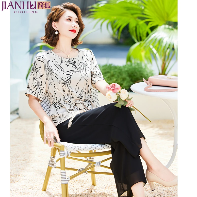 新款中年妈妈薄款短袖T恤夏季宽松显瘦上衣中老年洋气减龄套装女