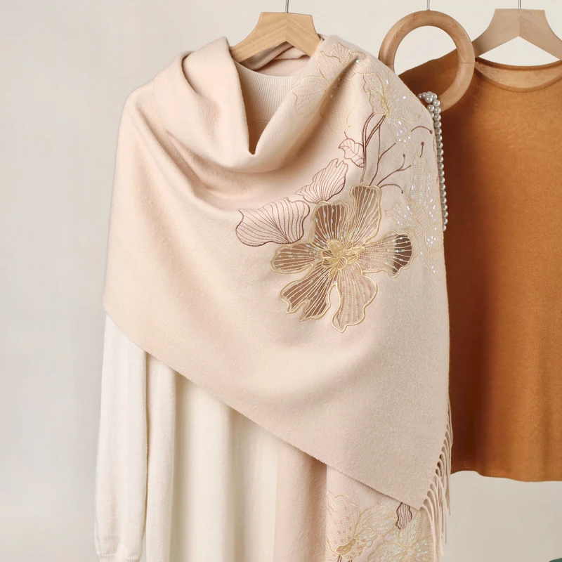 羊毛围巾女秋冬季两用百搭保暖围脖刺绣旗袍披肩羊绒送妈妈礼盒装