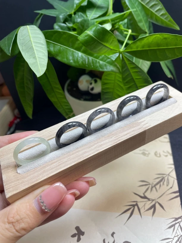 天然缅甸a货翡翠冰乌鸡戒圈老坑种时尚百搭/男女可戴/多样性发一