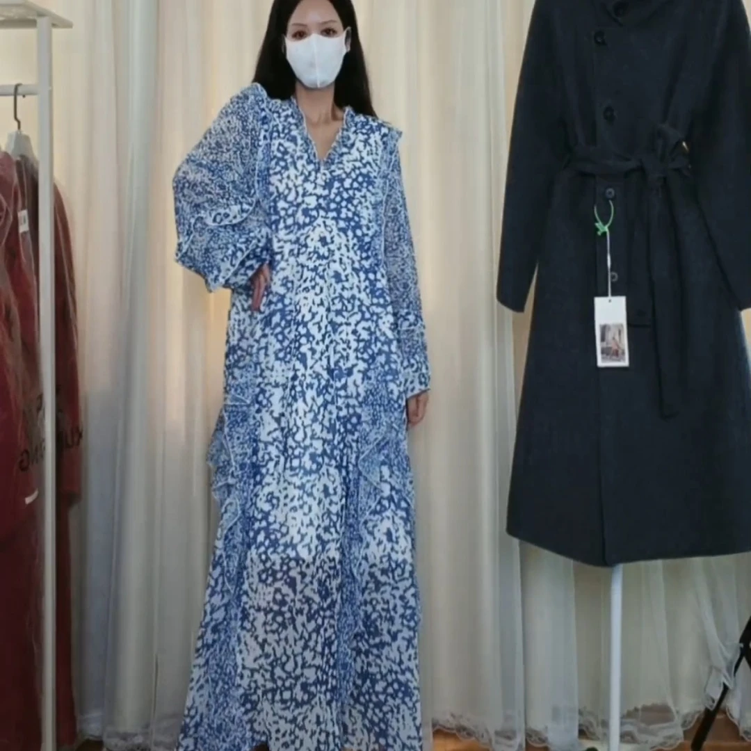 100%聚酯清纺丝 高级感海边度假气质仙女蓝色碎花连衣裙子夏