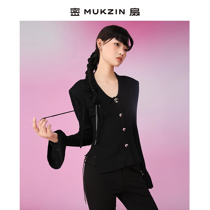 密扇不羡仙V领原创小众喇叭袖时尚质感针织上衣M231A06018001