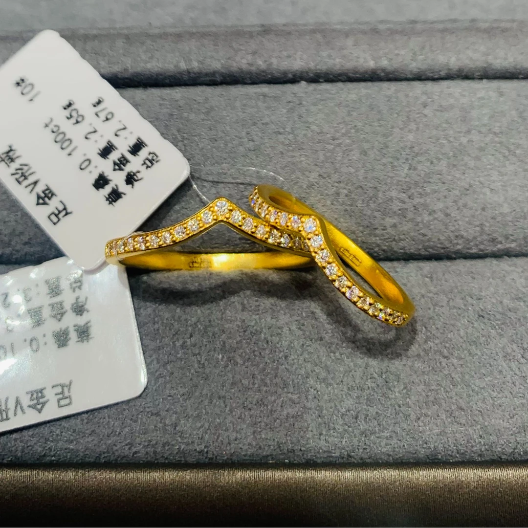 《禧缘黄金》足金999 T家V戒莫桑点戒指 多样性发其一