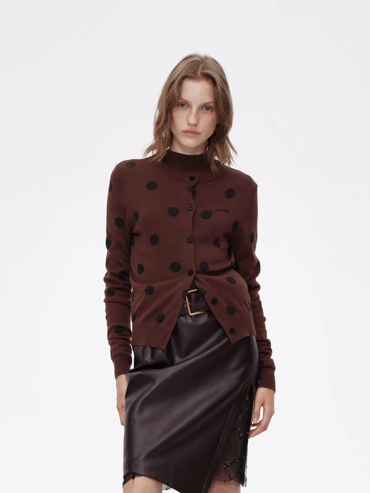 AVVENN2024冬季新品微宽松舒适不扎波点毛织开衫